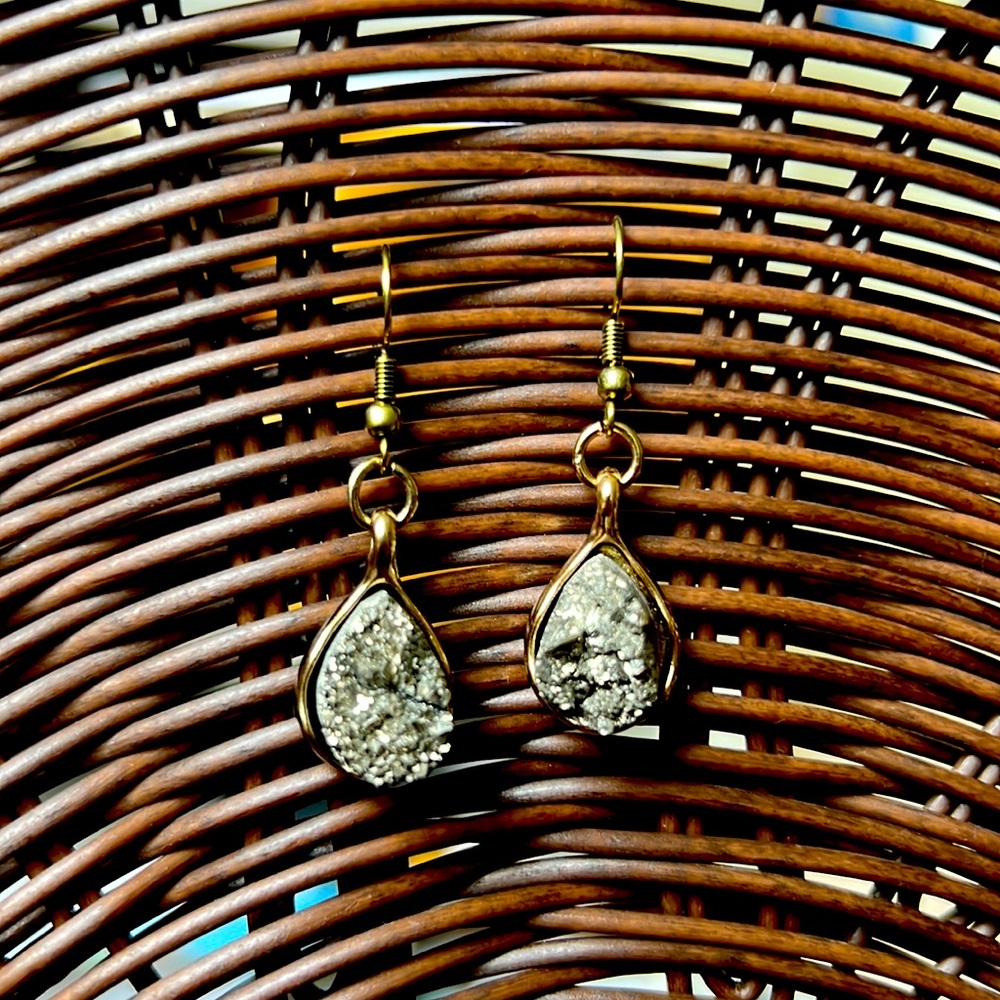 Stone/metal earrings